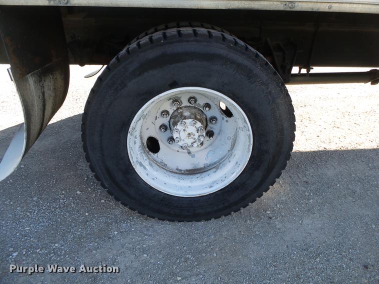 image for item DB7365 2001 International 4700 box truck