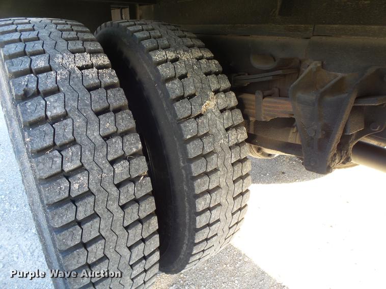 image for item DB7365 2001 International 4700 box truck