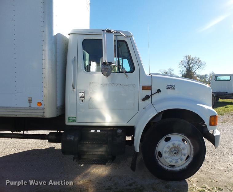 image for item DB7365 2001 International 4700 box truck