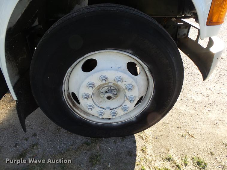 image for item DB7365 2001 International 4700 box truck