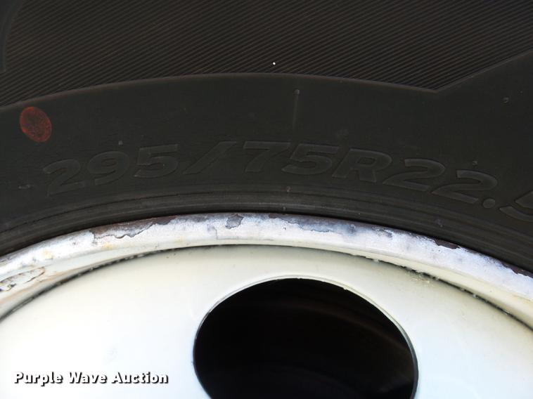 image for item DB7365 2001 International 4700 box truck