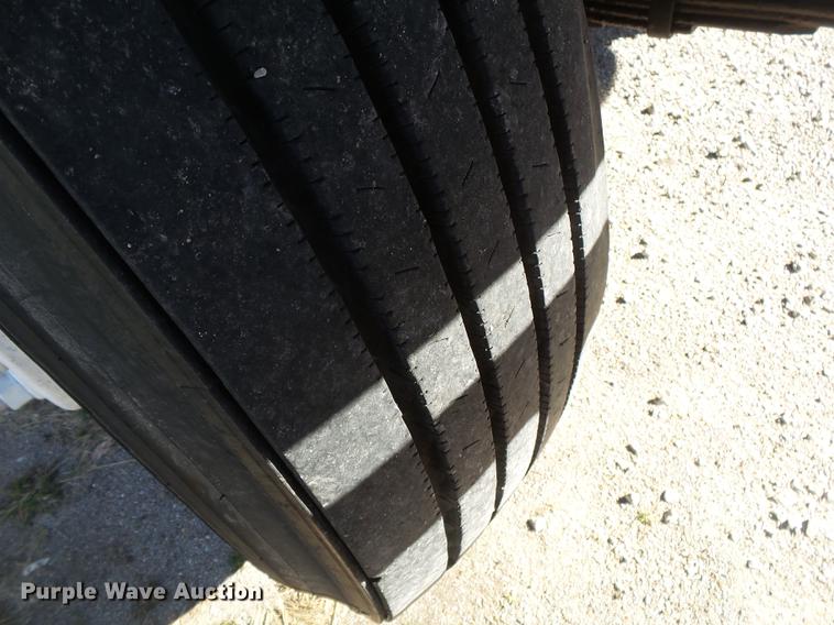 image for item DB7365 2001 International 4700 box truck