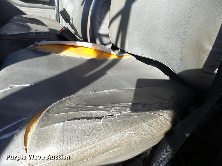 image for item DB7365 2001 International 4700 box truck