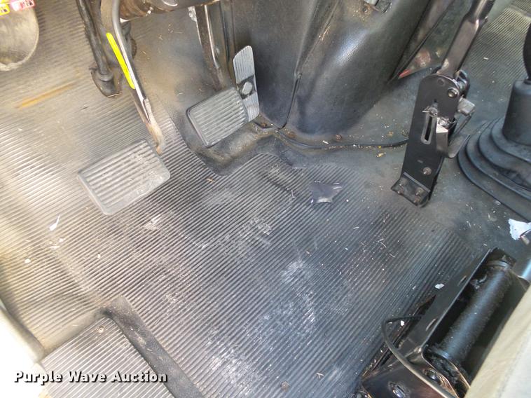 image for item DB7365 2001 International 4700 box truck