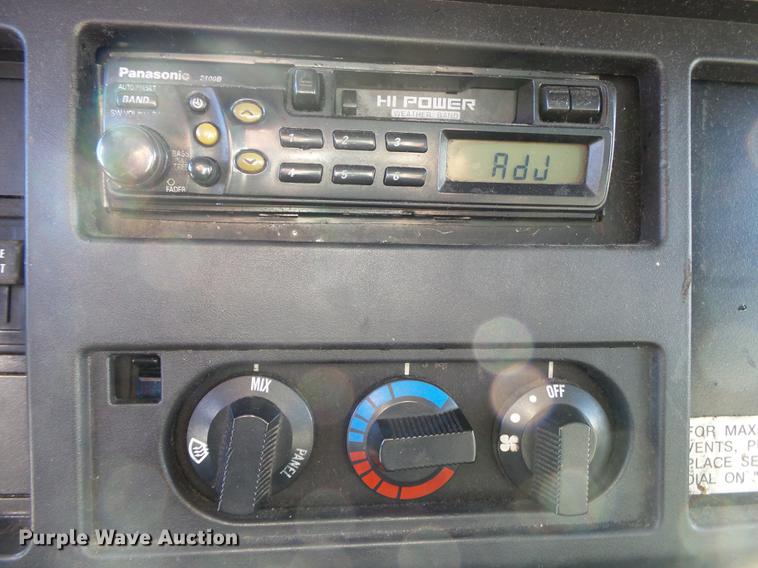 image for item DB7365 2001 International 4700 box truck