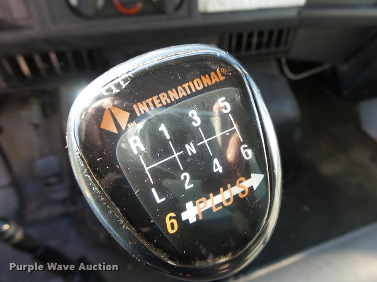 image for item DB7365 2001 International 4700 box truck