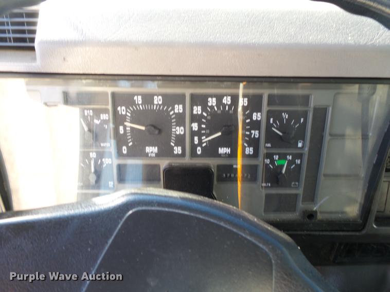 image for item DB7365 2001 International 4700 box truck