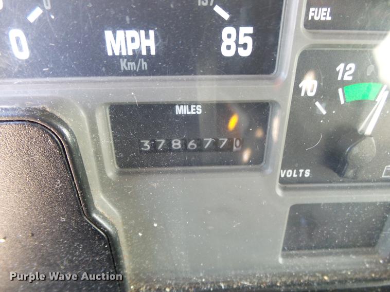 image for item DB7365 2001 International 4700 box truck