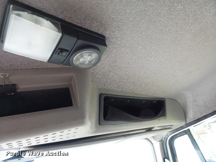 image for item DB7365 2001 International 4700 box truck