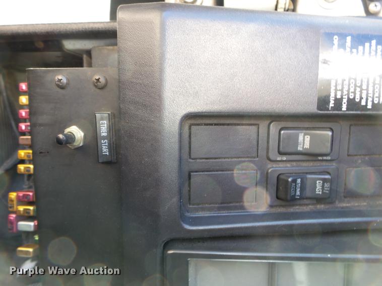 image for item DB7365 2001 International 4700 box truck