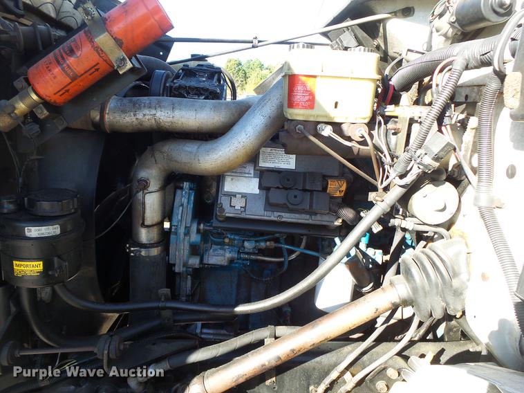 image for item DB7365 2001 International 4700 box truck