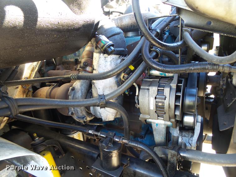 image for item DB7365 2001 International 4700 box truck