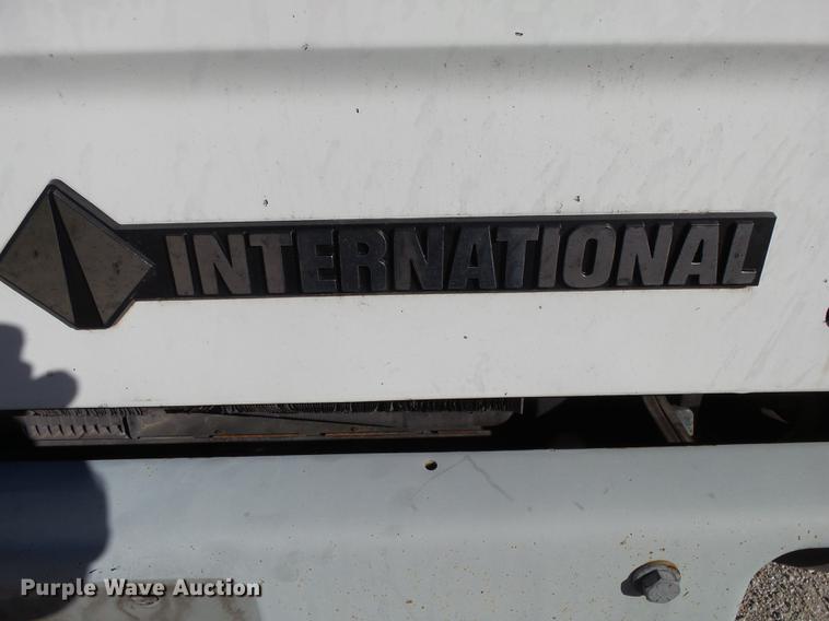 image for item DB7365 2001 International 4700 box truck