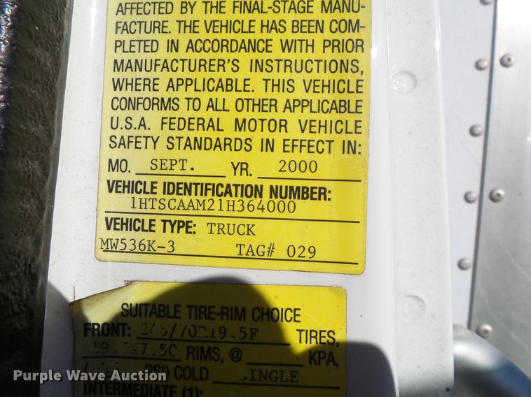 image for item DB7365 2001 International 4700 box truck