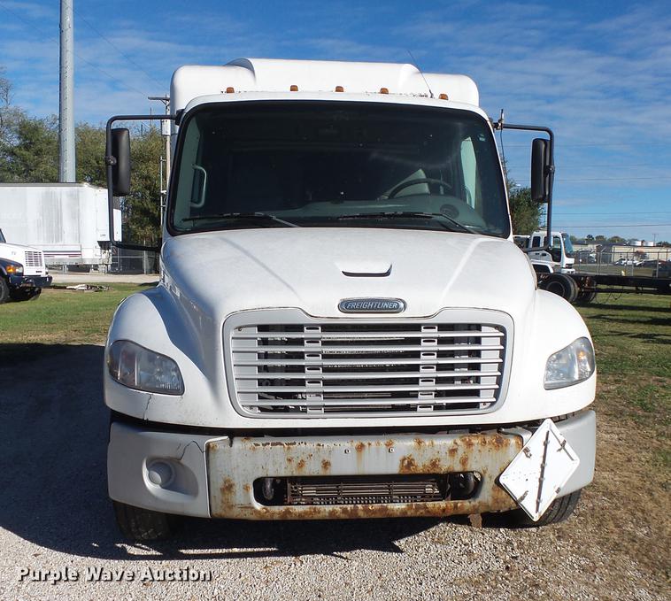 image for item DB7366 2006 Freightliner Business Class M2 truck chassis