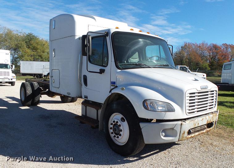 image for item DB7366 2006 Freightliner Business Class M2 truck chassis