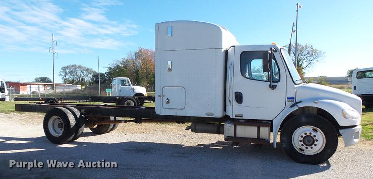 image for item DB7366 2006 Freightliner Business Class M2 truck chassis