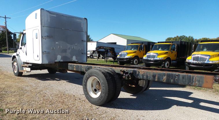 image for item DB7366 2006 Freightliner Business Class M2 truck chassis