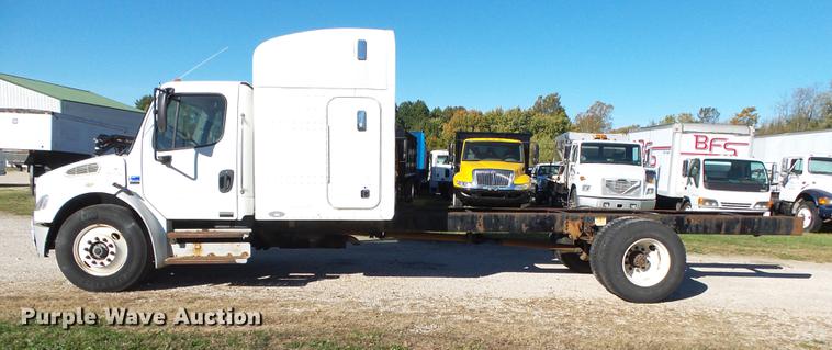 image for item DB7366 2006 Freightliner Business Class M2 truck chassis