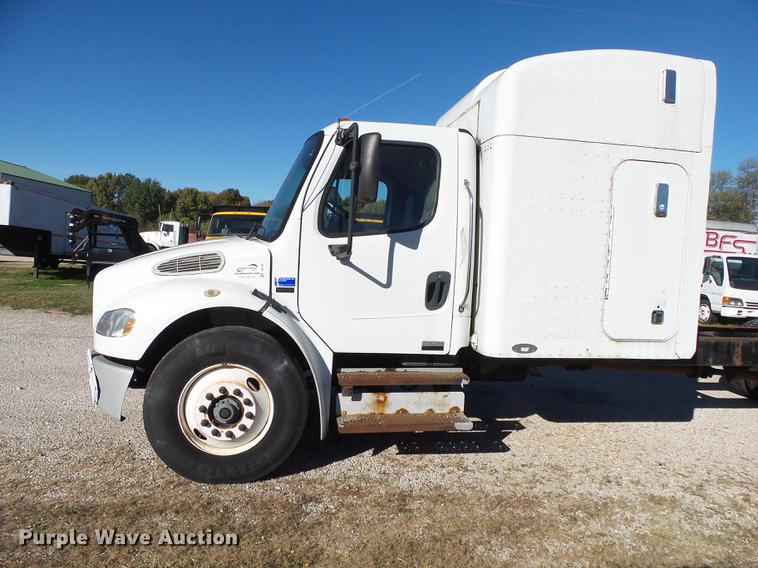 image for item DB7366 2006 Freightliner Business Class M2 truck chassis