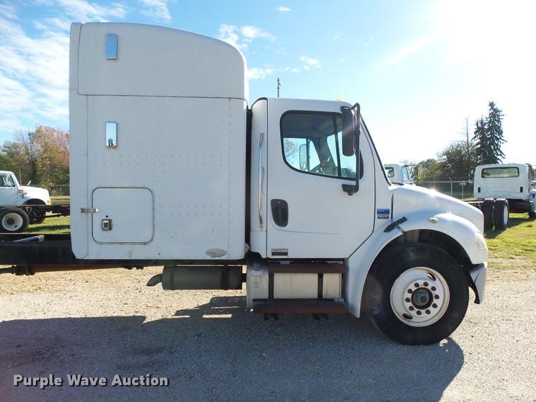 image for item DB7366 2006 Freightliner Business Class M2 truck chassis