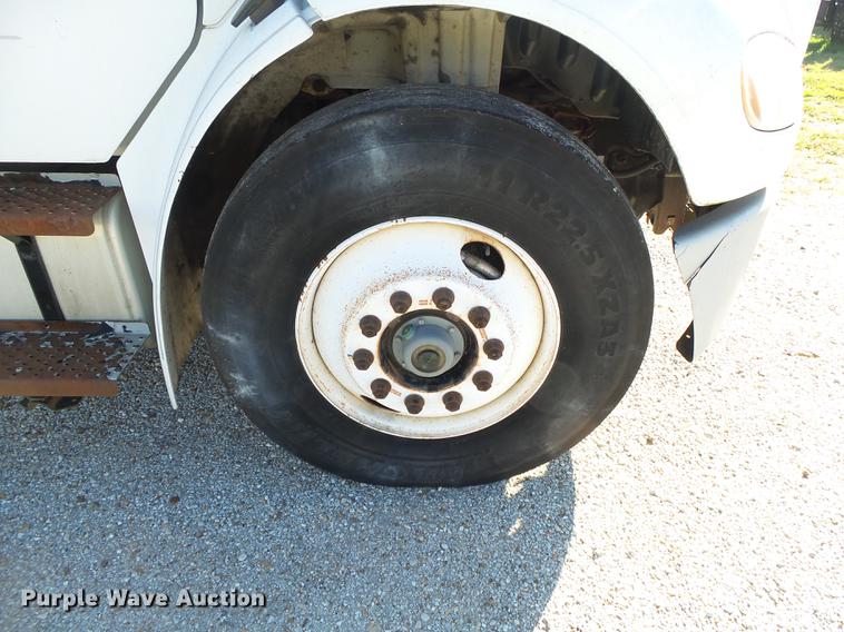 image for item DB7366 2006 Freightliner Business Class M2 truck chassis