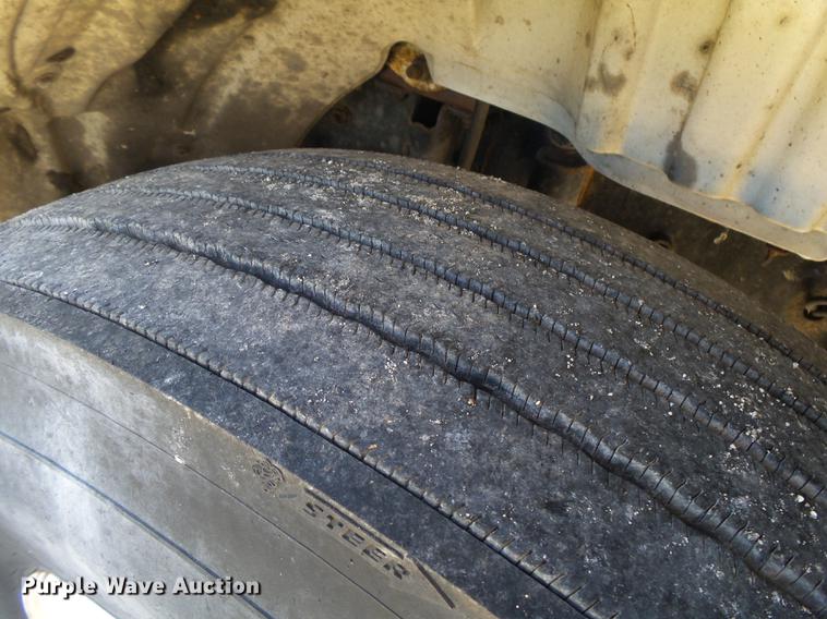 image for item DB7366 2006 Freightliner Business Class M2 truck chassis