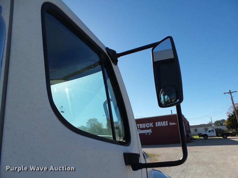 image for item DB7366 2006 Freightliner Business Class M2 truck chassis