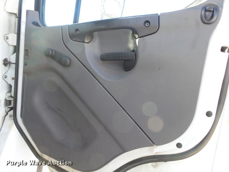 image for item DB7366 2006 Freightliner Business Class M2 truck chassis