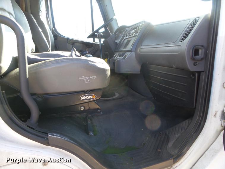 image for item DB7366 2006 Freightliner Business Class M2 truck chassis