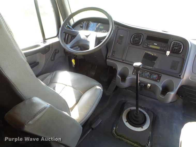 image for item DB7366 2006 Freightliner Business Class M2 truck chassis