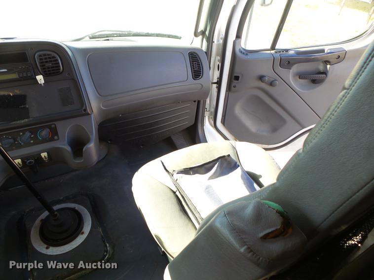 image for item DB7366 2006 Freightliner Business Class M2 truck chassis