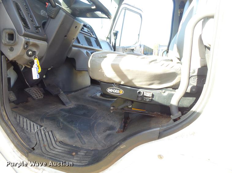 image for item DB7366 2006 Freightliner Business Class M2 truck chassis