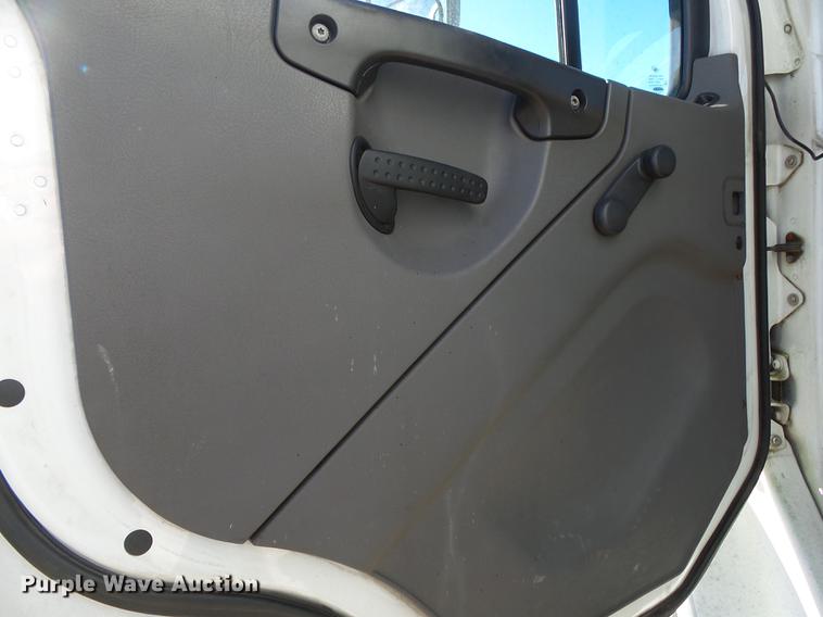 image for item DB7366 2006 Freightliner Business Class M2 truck chassis