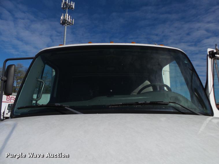 image for item DB7366 2006 Freightliner Business Class M2 truck chassis