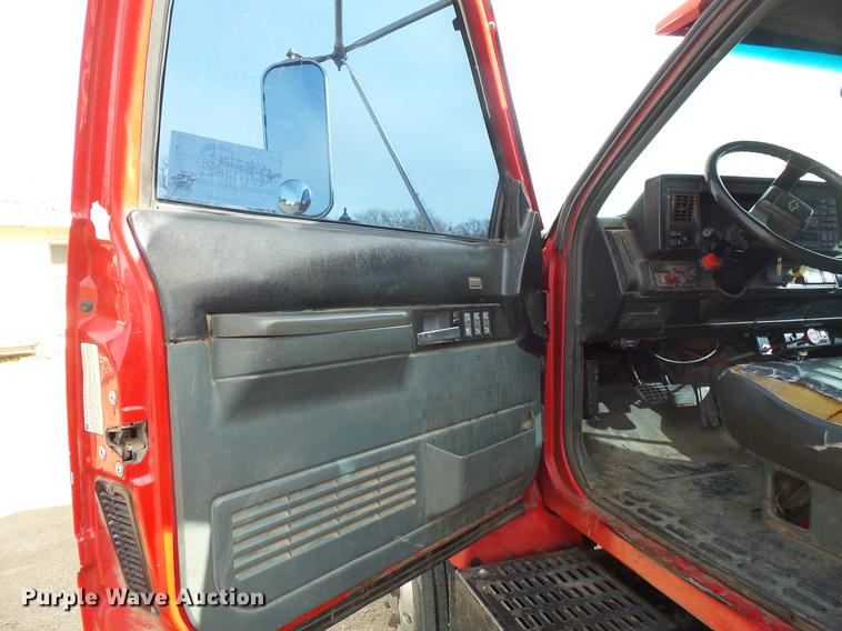 image for item DB8044 1994 Chevrolet Kodiak wrecker truck