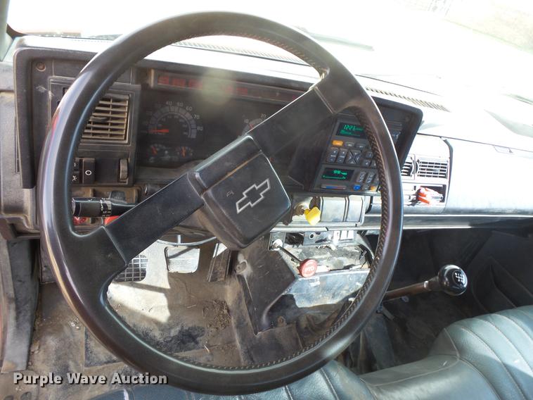 image for item DB8044 1994 Chevrolet Kodiak wrecker truck