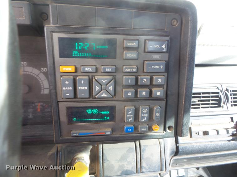 image for item DB8044 1994 Chevrolet Kodiak wrecker truck