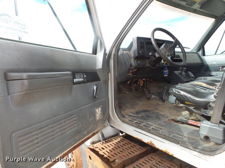 image for item DB8048 1993 GMC TopKick box truck