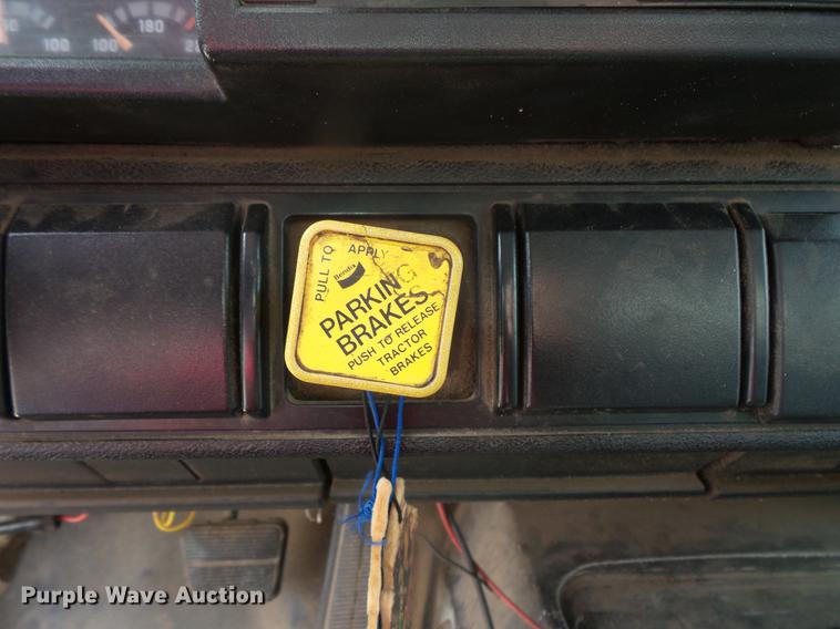 image for item DB8048 1993 GMC TopKick box truck