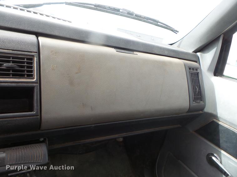 image for item DB8048 1993 GMC TopKick box truck