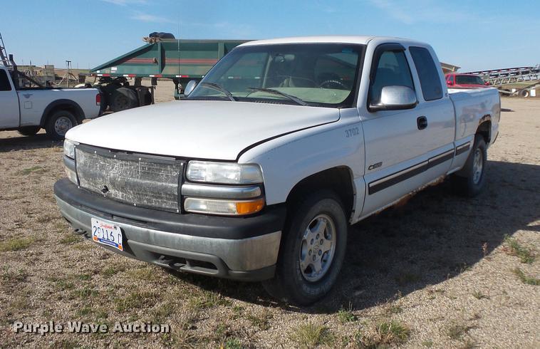 image for item DB8053 2000 Chevrolet Silverado 1500 Ext. Cab pickup truck