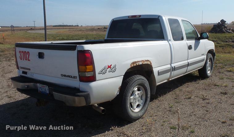 image for item DB8053 2000 Chevrolet Silverado 1500 Ext. Cab pickup truck