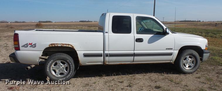 image for item DB8053 2000 Chevrolet Silverado 1500 Ext. Cab pickup truck