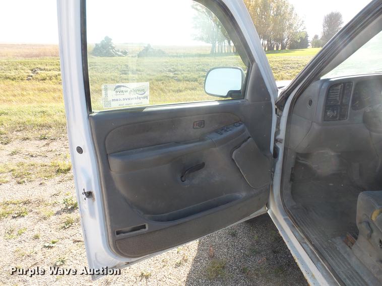 image for item DB8053 2000 Chevrolet Silverado 1500 Ext. Cab pickup truck