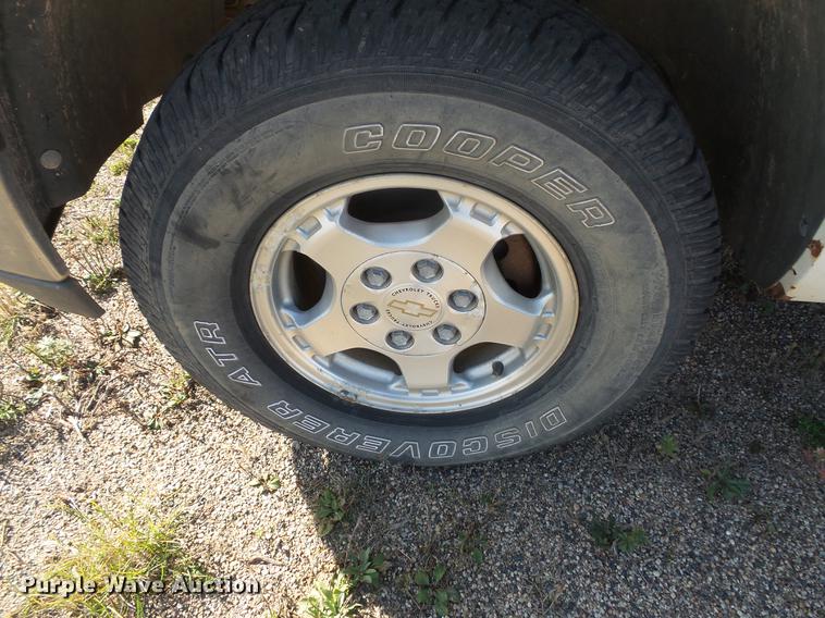 image for item DB8053 2000 Chevrolet Silverado 1500 Ext. Cab pickup truck