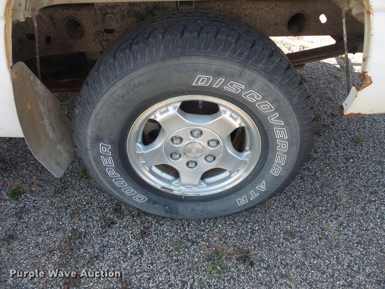 image for item DB8053 2000 Chevrolet Silverado 1500 Ext. Cab pickup truck