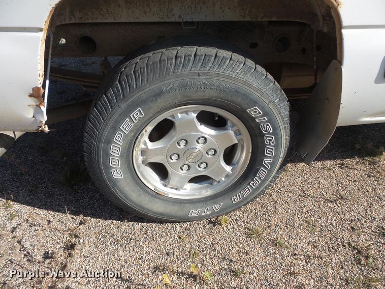 image for item DB8053 2000 Chevrolet Silverado 1500 Ext. Cab pickup truck