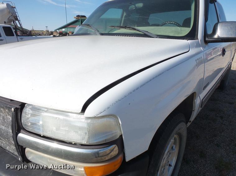 image for item DB8053 2000 Chevrolet Silverado 1500 Ext. Cab pickup truck