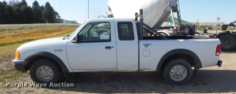 image for item DB8059 2001 Ford Ranger SuperCab pickup truck